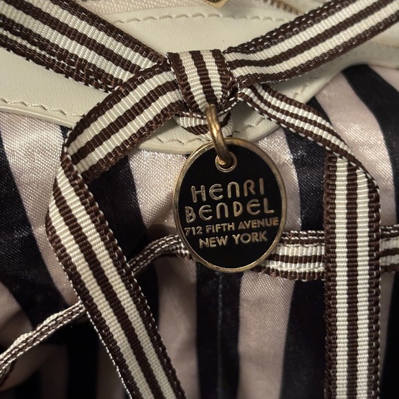 Henri Bendel Oversized Drawstring shoulder bag w dustbag - Picture 8 of 8